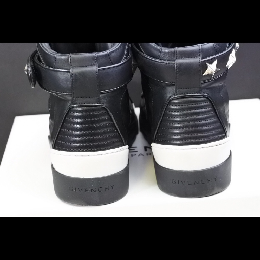 Givenchy
Tyson Star High-Top Sneaker 43 - Picture 6 of 8